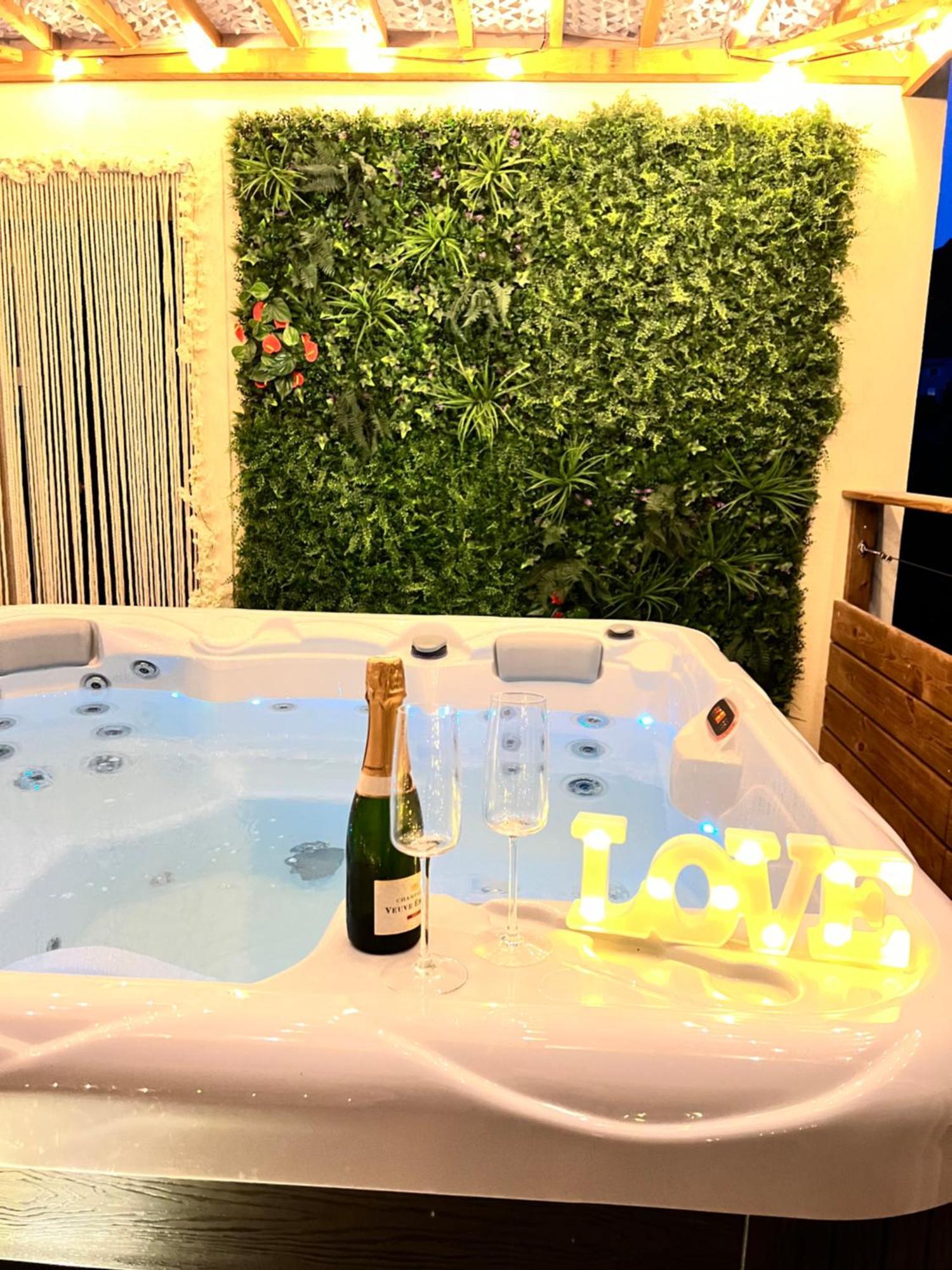 Love Room Tente Lodge Spa Mfg Chez C&C, Exclusivement Reservee Aux Adultes Cantaron Екстериор снимка